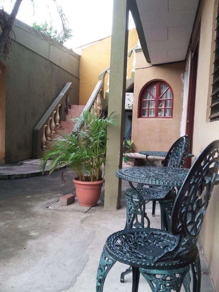 Cabinas Madeleine Puntarenas Exterior photo