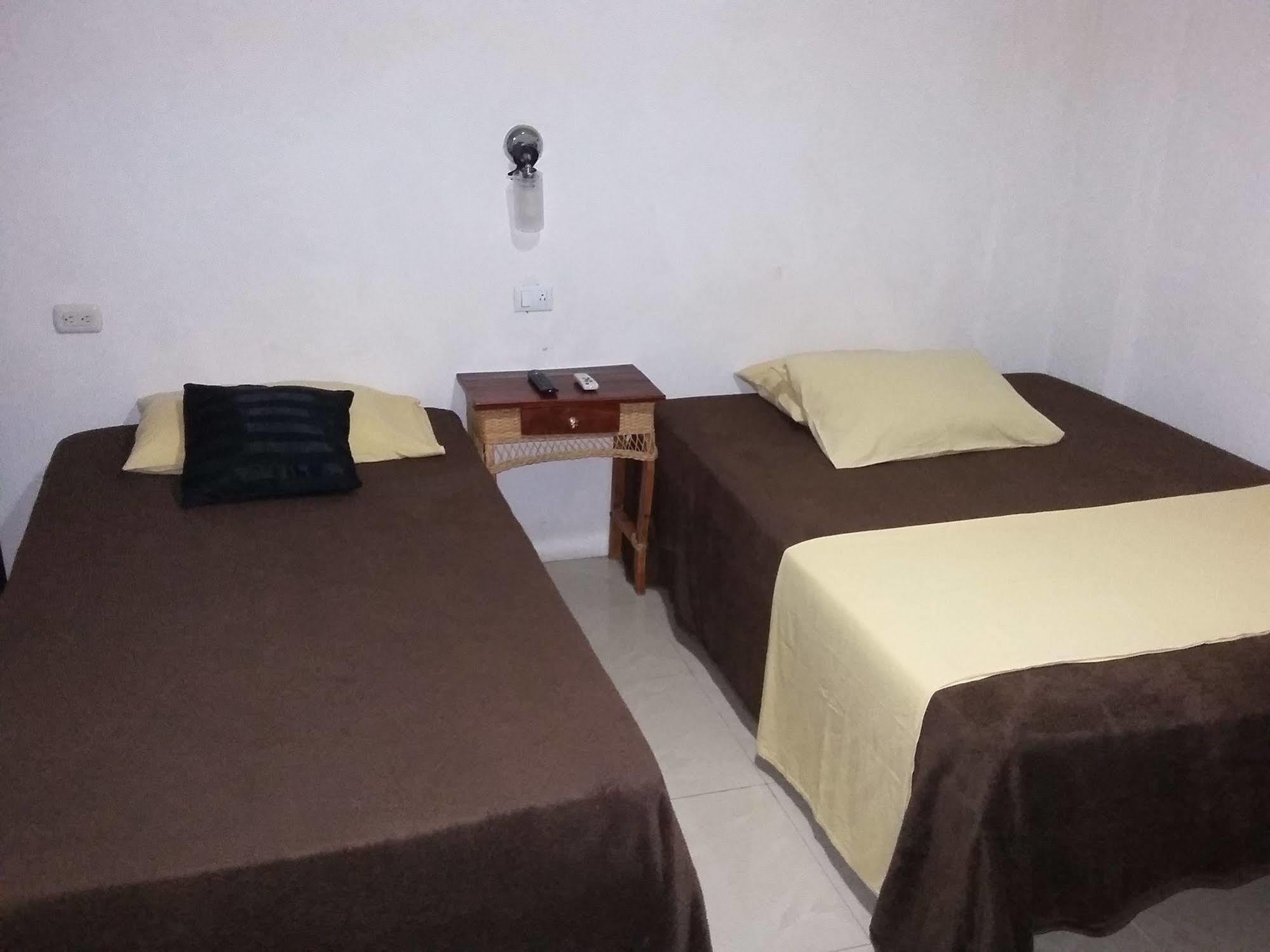 Cabinas Madeleine Puntarenas Exterior photo